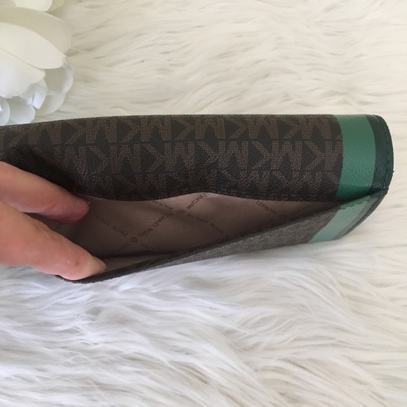 New Michael Kors Large Montgomery wallet - Picture 6 of 6